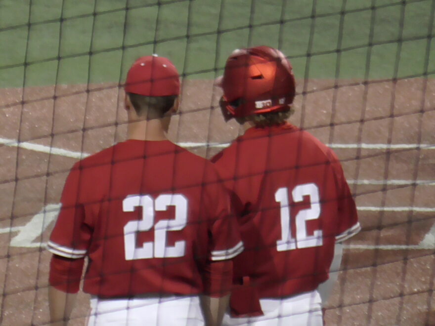 Jeff Mercer talks to Hogan Denny in a timeout (Carl James)